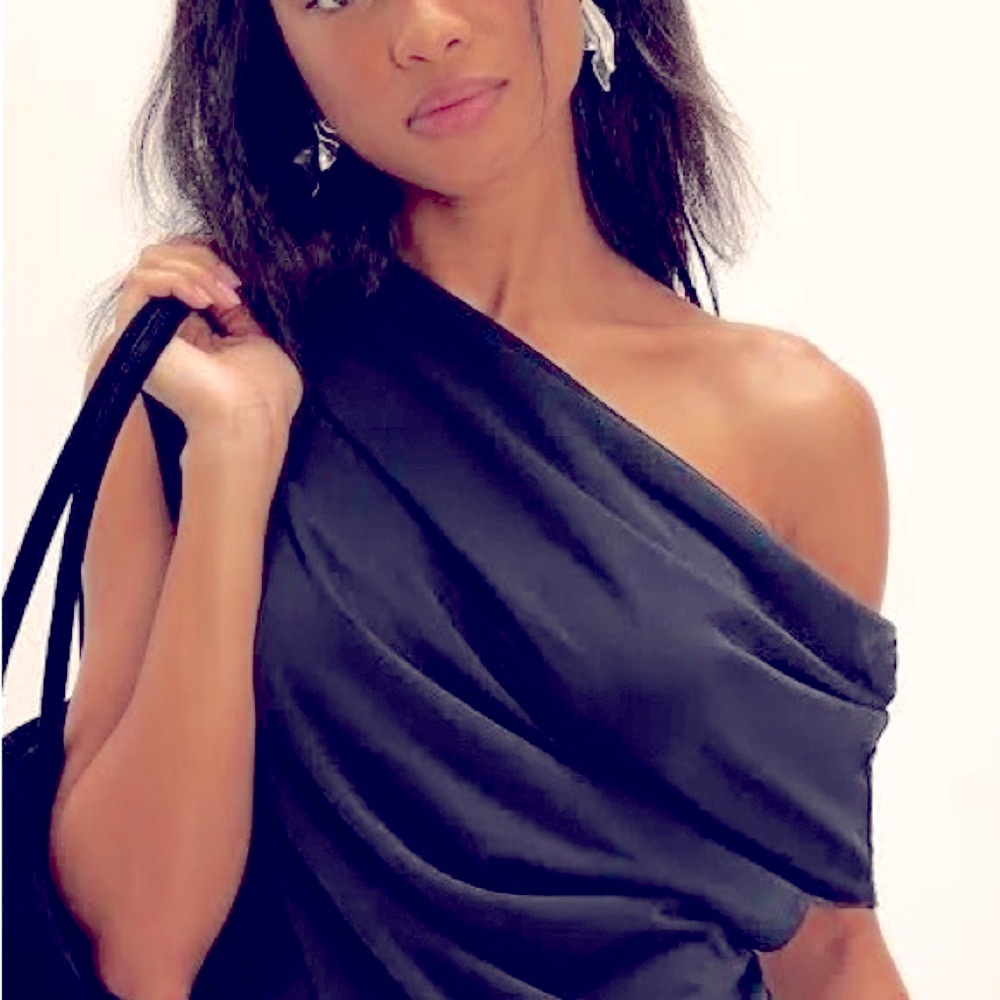 VICI BOUTIQUE MARLENE VERSATILE BLOUSE IN BLACK!